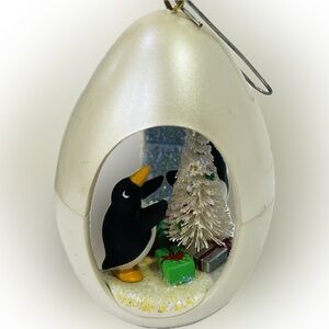 Hallmark 1989 Winter Surprise First in Series Retired Penguin Ornament